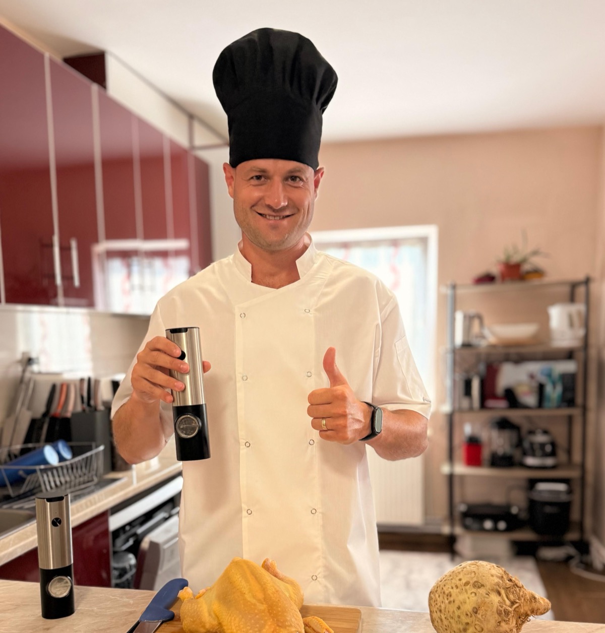Adrian, chef la tine acasă, în bucătărie
